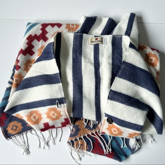 Woolrich Aztec Print Shall Poncho Scarf with Buttons - Picture 14 of 15